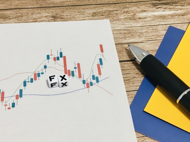 FXチャートと紙とペン