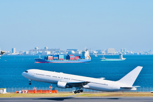 飛行機が飛び立つところ